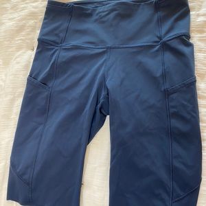 Lululemon Fast and Free navy 10”
